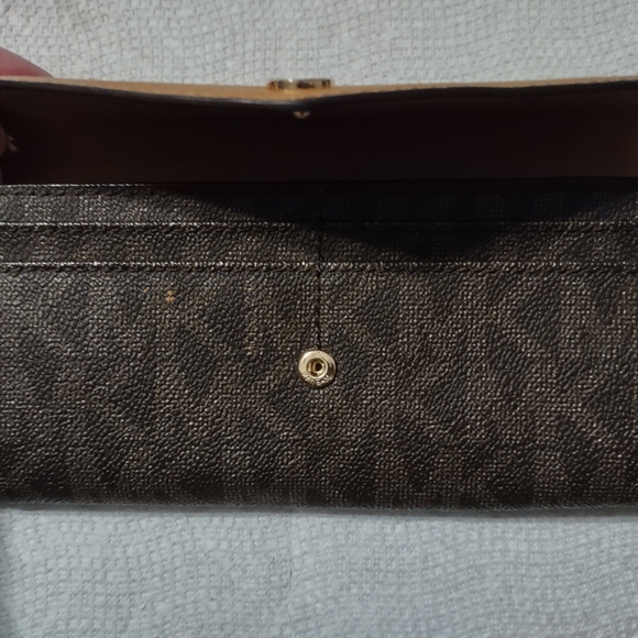 Michael Kors Wallet - Picture 4 of 5